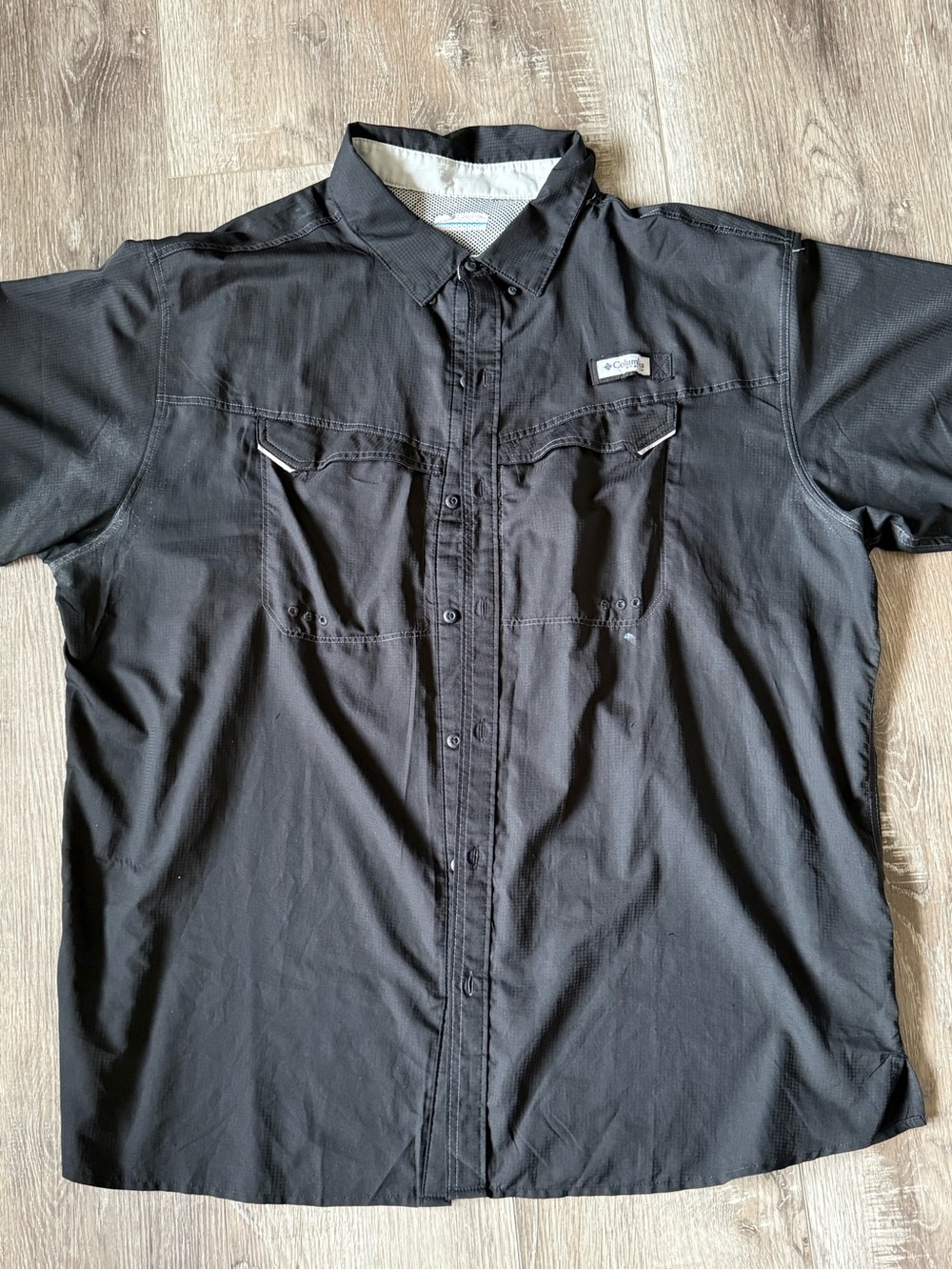 Columbia Men’s Black Short-Sleeve Outdoor Shirt